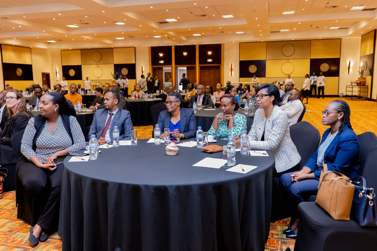 RwStockExchange's tweet image. We’re thrilled to announce the 2nd issuance &amp;amp; listing of the @BRDbank Sustainability-Linked Bond on the RSE! This landmark event advances green financing in Rwanda, mobilizing capital for eco-friendly projects and strengthening our commitment to sustainable development!