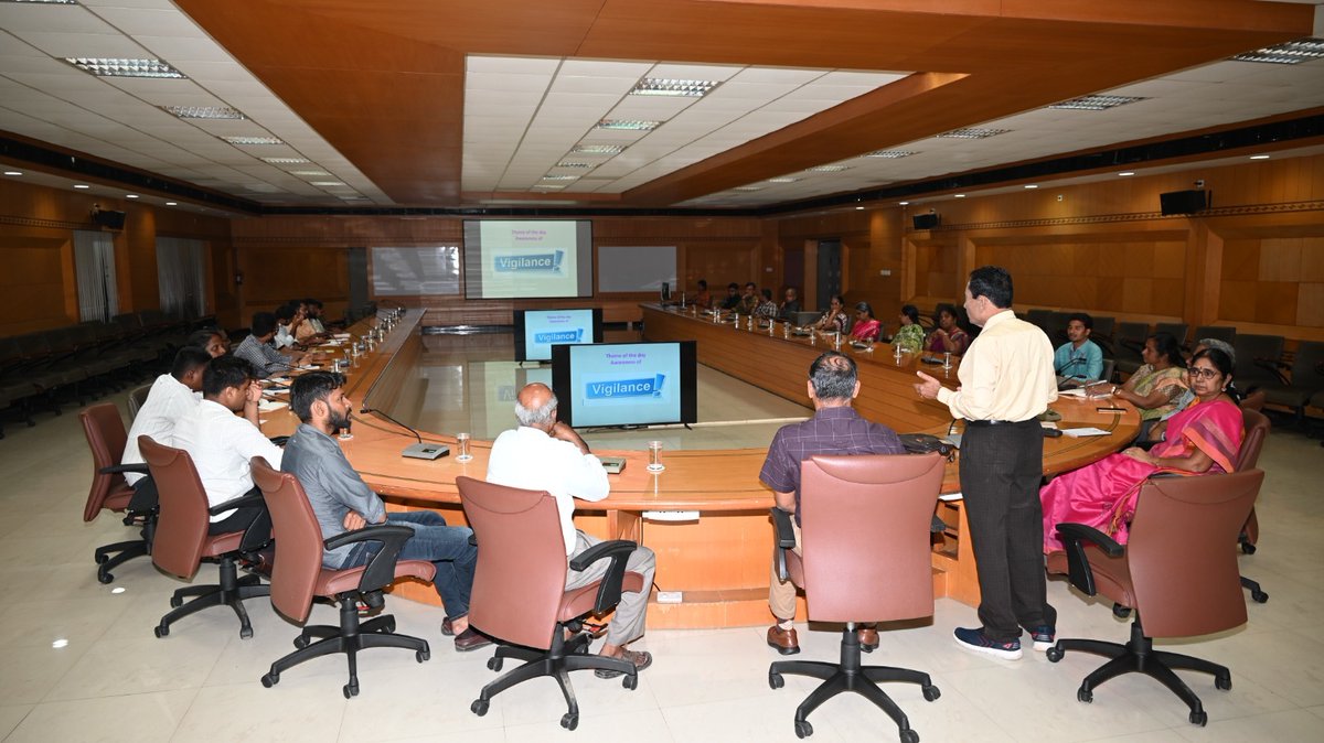 As part of a three-month campaign on Vigilance awareness, a training program on Vigilance awareness and preventive vigilance was conducted in NIOT on 7th October 2024. 
Dr. S.N. Venkatesan, a certified trainer and guest faculty at the Institute of Secretarial Training and