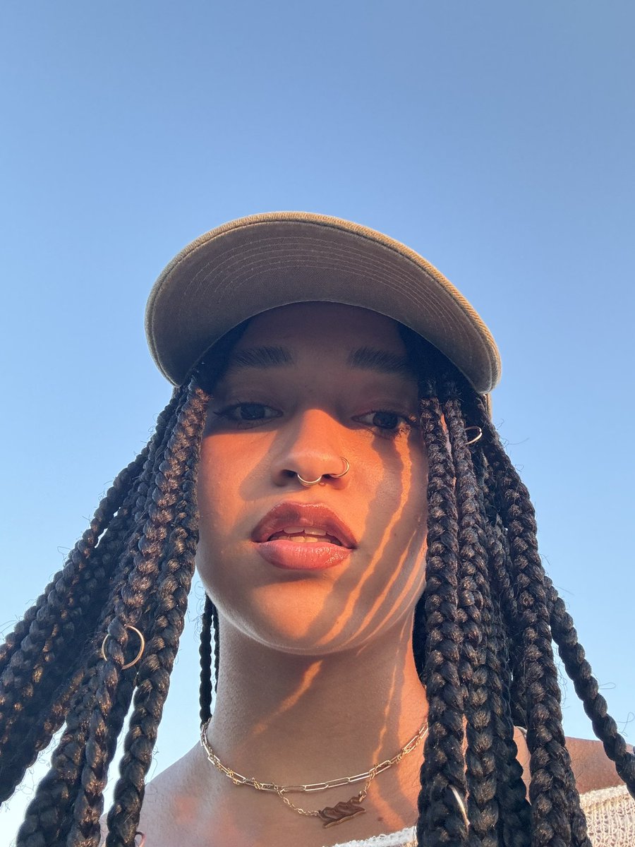 tatela__'s tweet photo. sometimes i forget that i look like this fr https://t.co/ccS8h5Izr8