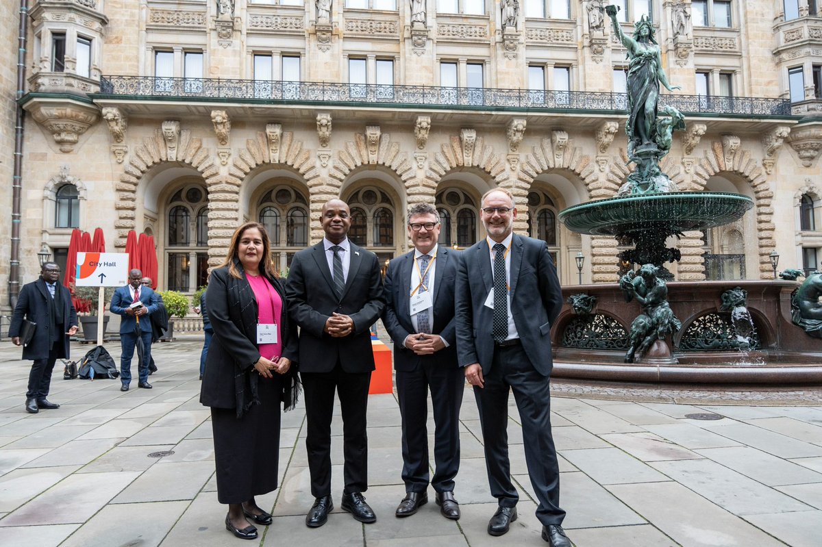 LuisGMurillo's tweet image. Cumpliendo con la propuesta del presidente @petrogustavo en la Asamblea General de @UN de aplicar cambios en la agenda global para garantizar la calidad de vida y el desarrollo humano e inclusivo de los pueblos, participamos, en nombre de Colombia, de la Conferencia de…