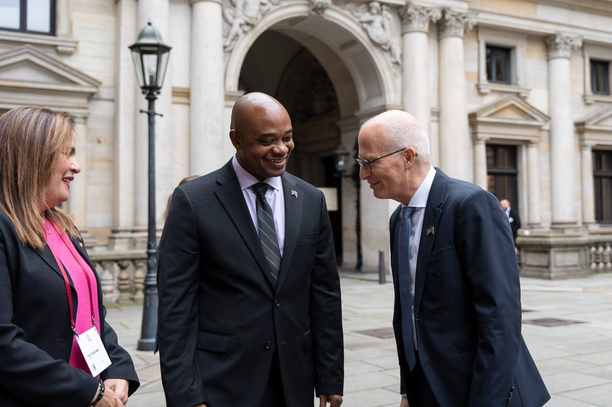 LuisGMurillo's tweet image. Cumpliendo con la propuesta del presidente @petrogustavo en la Asamblea General de @UN de aplicar cambios en la agenda global para garantizar la calidad de vida y el desarrollo humano e inclusivo de los pueblos, participamos, en nombre de Colombia, de la Conferencia de…