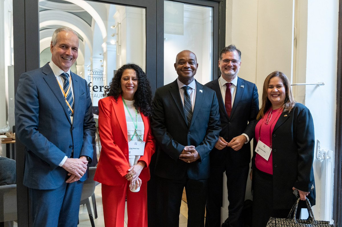 LuisGMurillo's tweet image. Cumpliendo con la propuesta del presidente @petrogustavo en la Asamblea General de @UN de aplicar cambios en la agenda global para garantizar la calidad de vida y el desarrollo humano e inclusivo de los pueblos, participamos, en nombre de Colombia, de la Conferencia de…