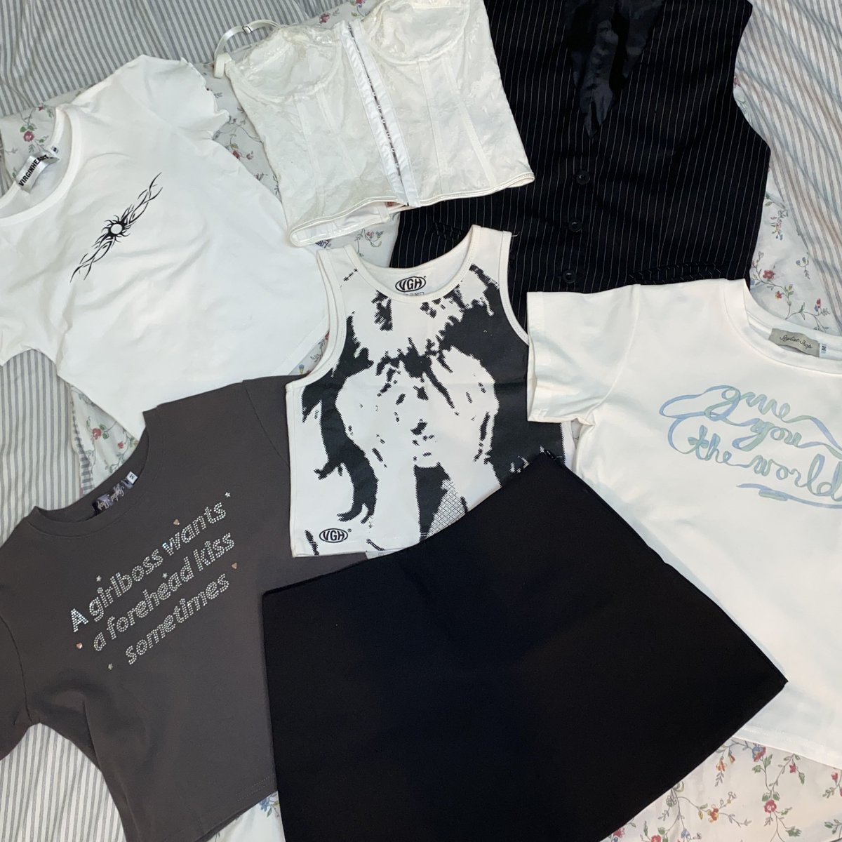 lemonstuff12's tweet photo. ˚₊‧꒰ა ส่งต่อ เสื้อผ้าเค้าเองคับ โล้ะๆๆ ໒꒱ ‧₊˚ 
vgh stylistshop fallenangels อย่างอื่นอีกบลาๆ มีกระเป๋าด้วยคับ 🙇🏻‍♀️
 
ปักไว้ก่อน คนสนใจเยอะเดี๋ยวมาลงคับ

#ส่งต่อเสื้อผ้า #ส่งต่อเสื้อผ้ามือสอง #โล๊ะตู้ #vghbkk #ส่งต่อstylistshop #เสื้อผ้าy2k #เสื้อผ้ามือสอง #ส่งต่อfallenangels https://t.co/SuWAtHLpVa