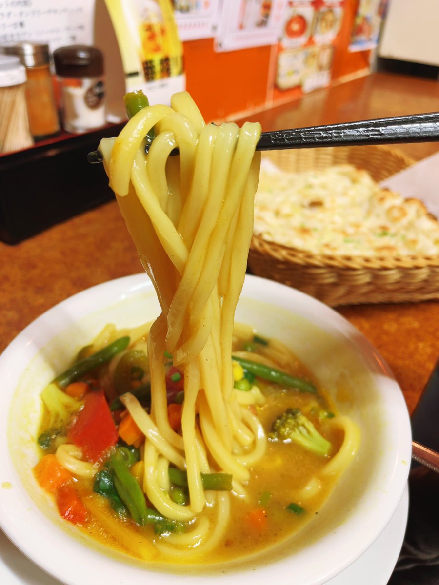 waniwanipaipan's tweet photo. #parbati #パルバティ #野菜トゥッパ #ガーリックナン #サラダ #旨い https://t.co/1sIBbsC33R