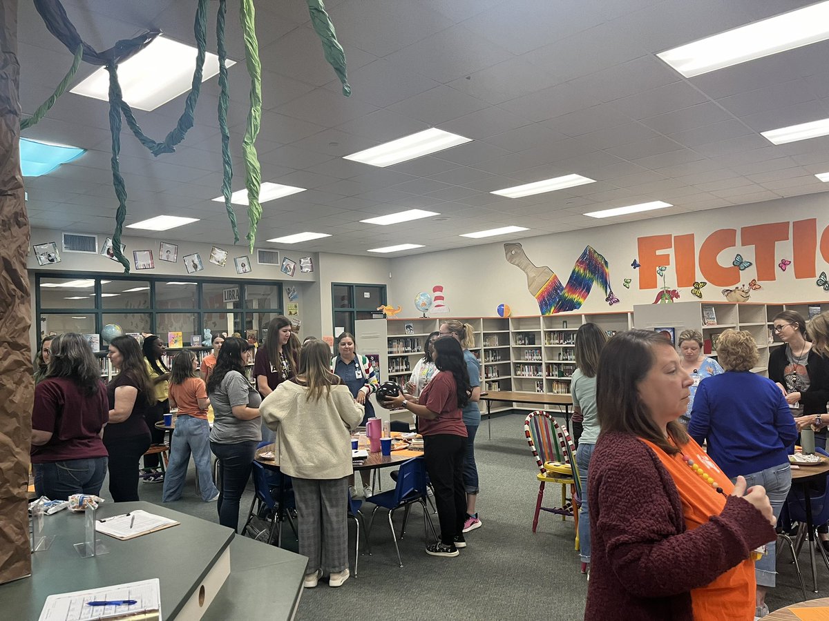 Lead4ward activities to start the day. Happy Monday! @WilisSchools l
<a href="/iCoachBarnard/">Renee Barnard</a> <a href="/micahsurface22/">Micah Surface (Gonzales), M.Ed.</a> <a href="/candytylerhudak/">Candy Tyler Hudak</a>