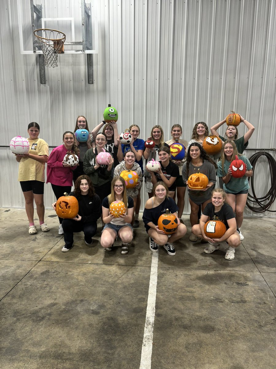 We had a great time last night at Coach Barry’s house for our Pumpkin Painting and Pairings Show! Ready to start sectional play next week! 🏐
<a href="/mountie_maniacs/">Southmont Athletics</a> <a href="/ihsvca/">IHSVCA</a> #SouthmontVB