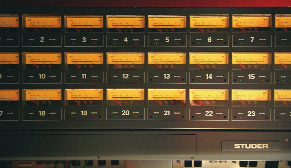 TheAudioPod's tweet photo. Analog vs. Digital: Pros, Cons, and How to Choose Your Recording Path Visit https://t.co/ChrgEN0D40 https://t.co/QFiL22WatQ