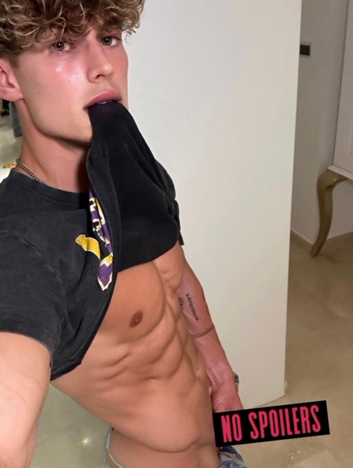 leonvers7's tweet image. Say hi if you wanna 👀 🙈 🙉