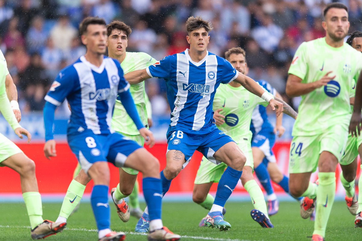 AdrianPica6's tweet photo. Gracias albiazules por estar siempre en las buenas y en las no tan buenas! 
Seguiremos dándolo todo!👊🏼💙🤍 @Alaves 
Por otra parte contento por el debut en casa y de seguir sumando minutos en @LaLiga 💪🏼 https://t.co/yJ6VsRQPMJ