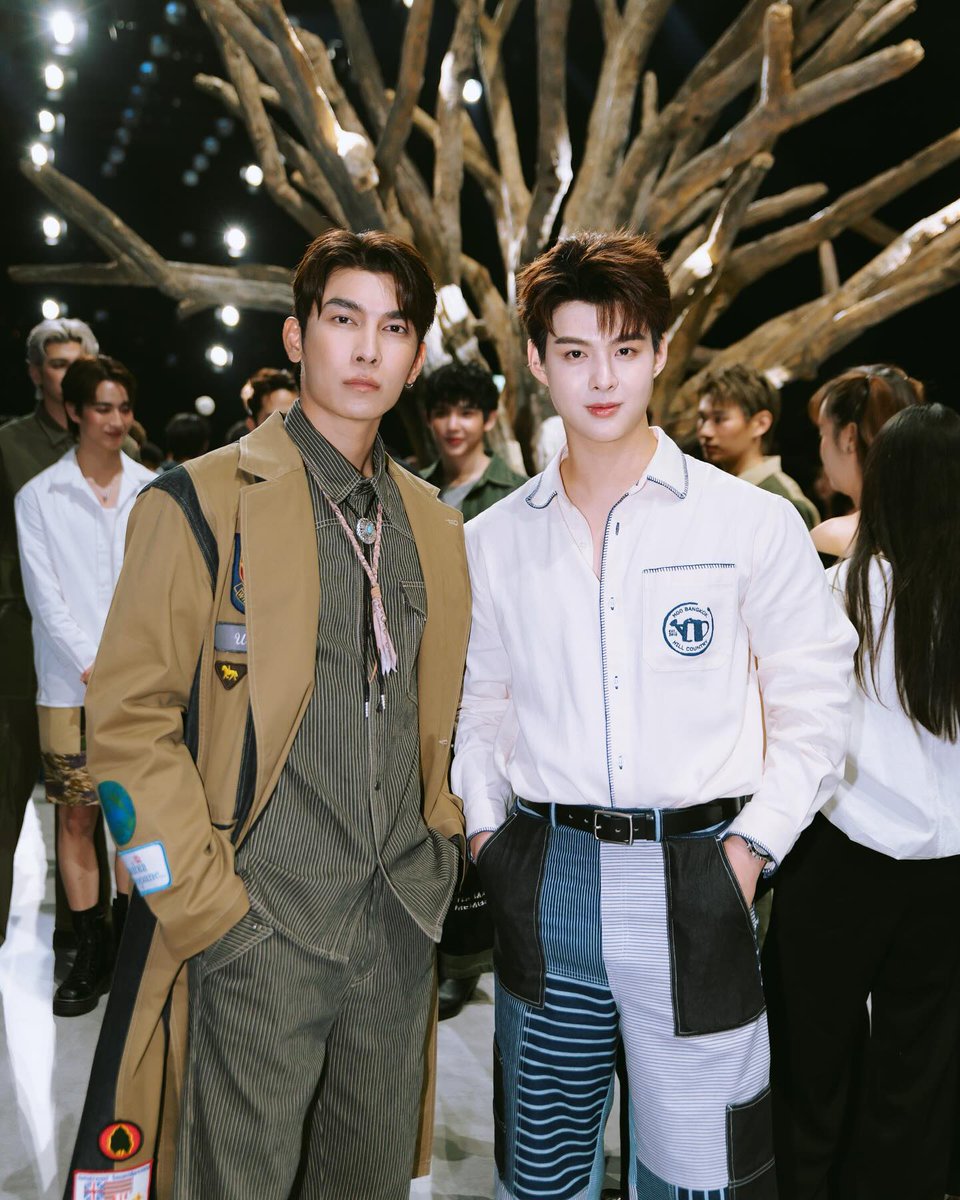 เซ้นต์ซุปถ่ายกับมายไอดอล 🥰

#MewSuppasit
BIFW2024 WITH SAINT 
#MOOBangkokxSAINT
#Saint_sup #MingEr