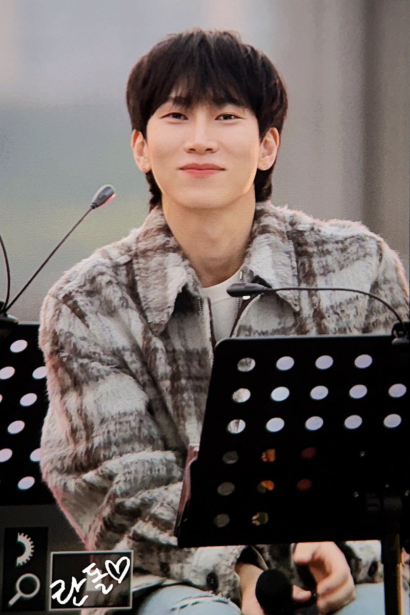 241007 추추버스킹 프리뷰

자연(은)광👍

#비투비 #서은광 
#BTOB <a href="/BTOB_SEKwang/">서은광</a>