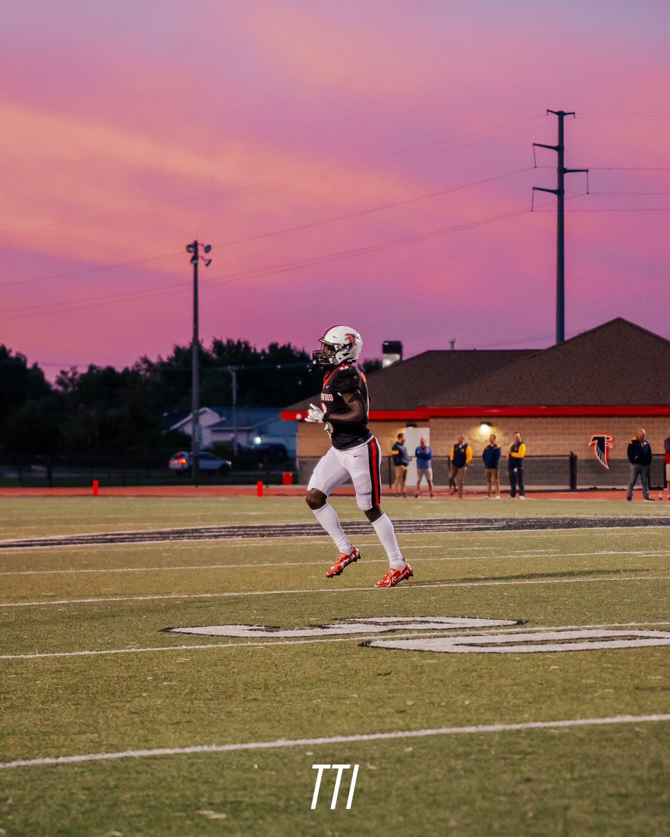 Mid Season Highlights!!(RB/ATH)
558 Rushing Yards
8TDs
8 YPC
1 INT
hudl.com/v/2QJ6BX