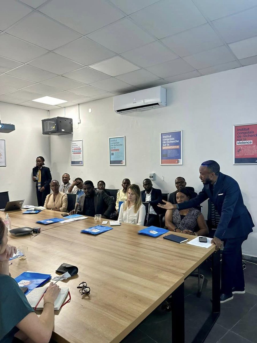 L' Ambassade soutient le <a href="/GEC_CRG/">Groupe d’étude sur le Congo</a>  et son partenaire local, <a href="/ebuteli/">Ebuteli</a>, en #RDC pour promouvoir la démocratie et la redevabilité. En 2020, le GEC a lancé une nouvelle plateforme appelée <a href="/talatalardc/">Talatala</a> (qui signifie "miroir" en lingala) afin de renforcer la transparence au sein du