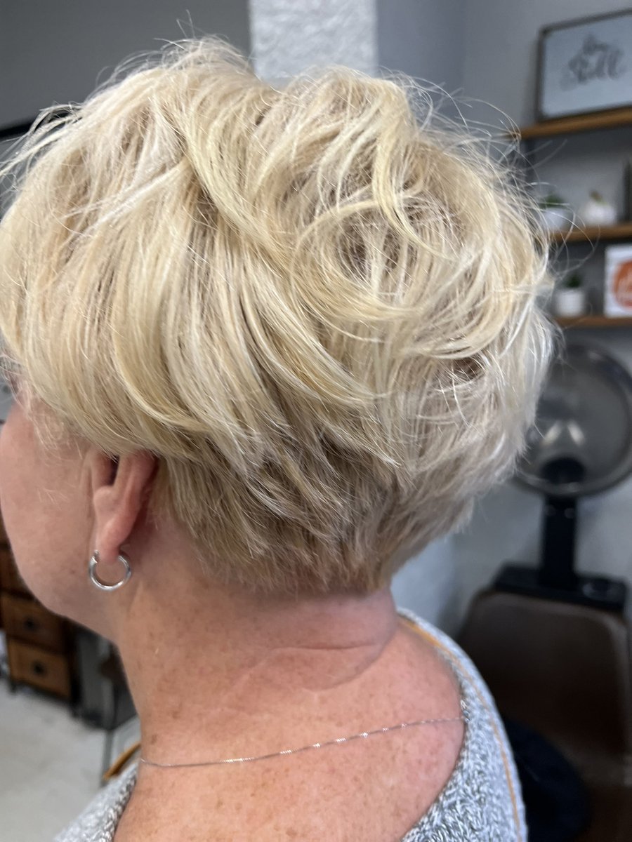 totalimageuri's tweet photo. New color and a textured short cut! https://t.co/RdBb5zUgDU