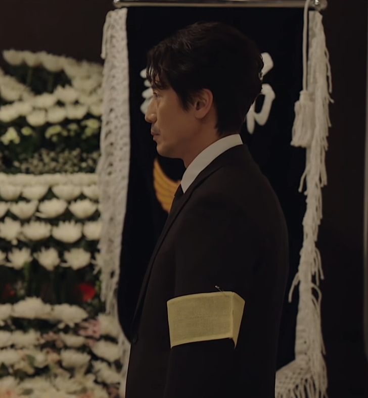 ㅇㅏ 고인 성별에 따라 완장 오른팔 왼팔 위치가 다르구나... 첨알음