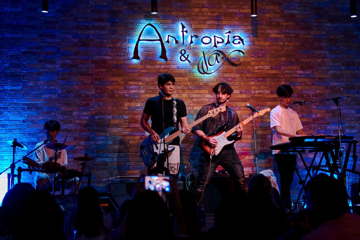 VegazBnd's tweet photo. Live in Antropia! 
Gracias a todos los que fueron 🥰
Sigan esperando noticias https://t.co/1KObVcWoAd