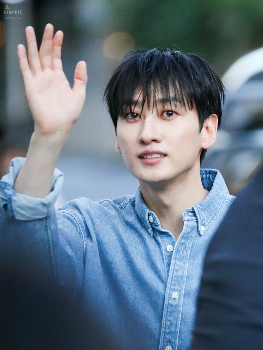 dynamite_0404's tweet image. 뮤직플랜트 팬사인회 :: 이맑음이 퇴근 중🌟
#은혁 #EUNHYUK