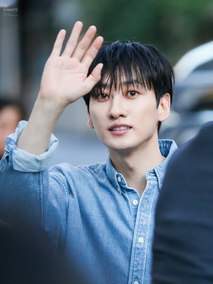 dynamite_0404's tweet image. 뮤직플랜트 팬사인회 :: 이맑음이 퇴근 중🌟
#은혁 #EUNHYUK