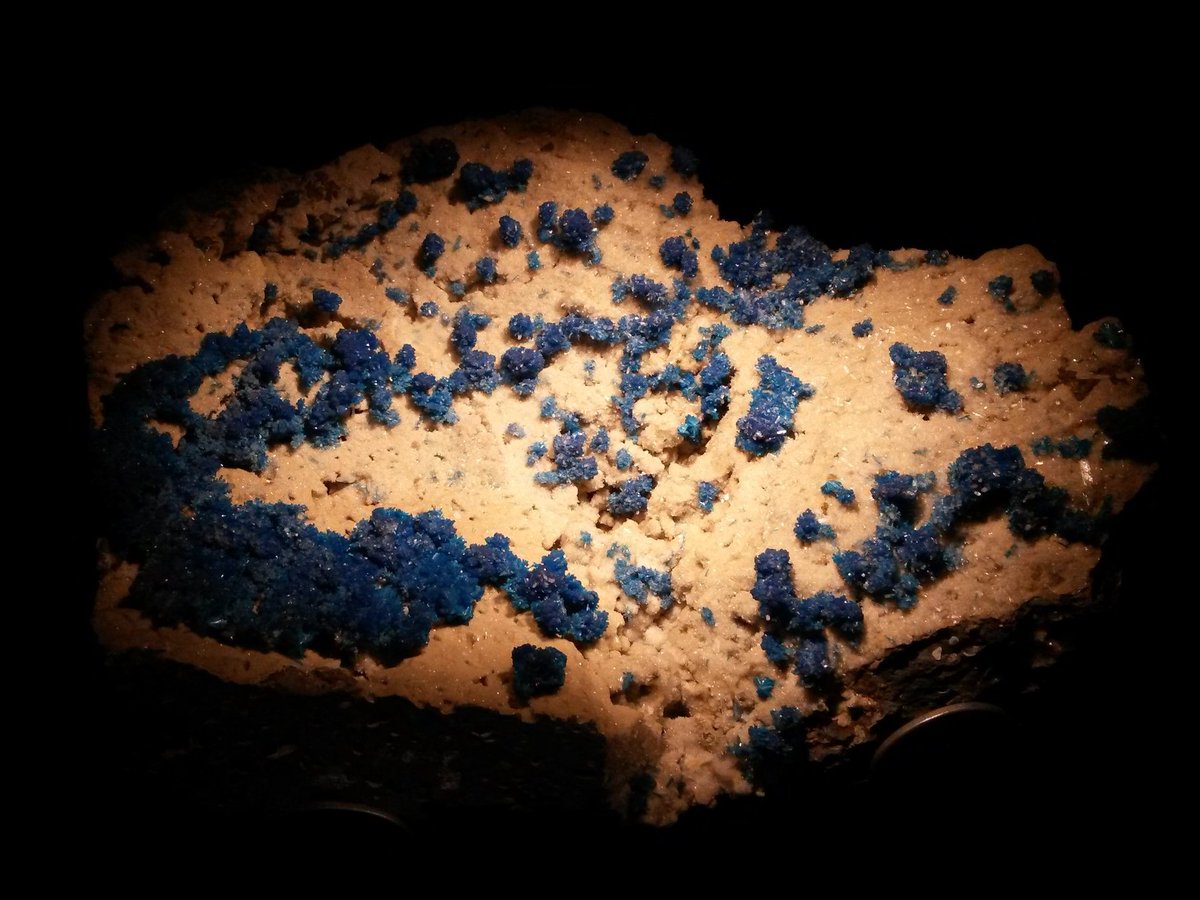 Yesterday (6th October) was #InternationalGeodiversityDay. Geodiversity is the variety of geological elements (minerals, fossils, landforms, etc.) in nature

As of September 2024, there are 6079 valid mineral species: cnmnc.units.it #MineralMonday