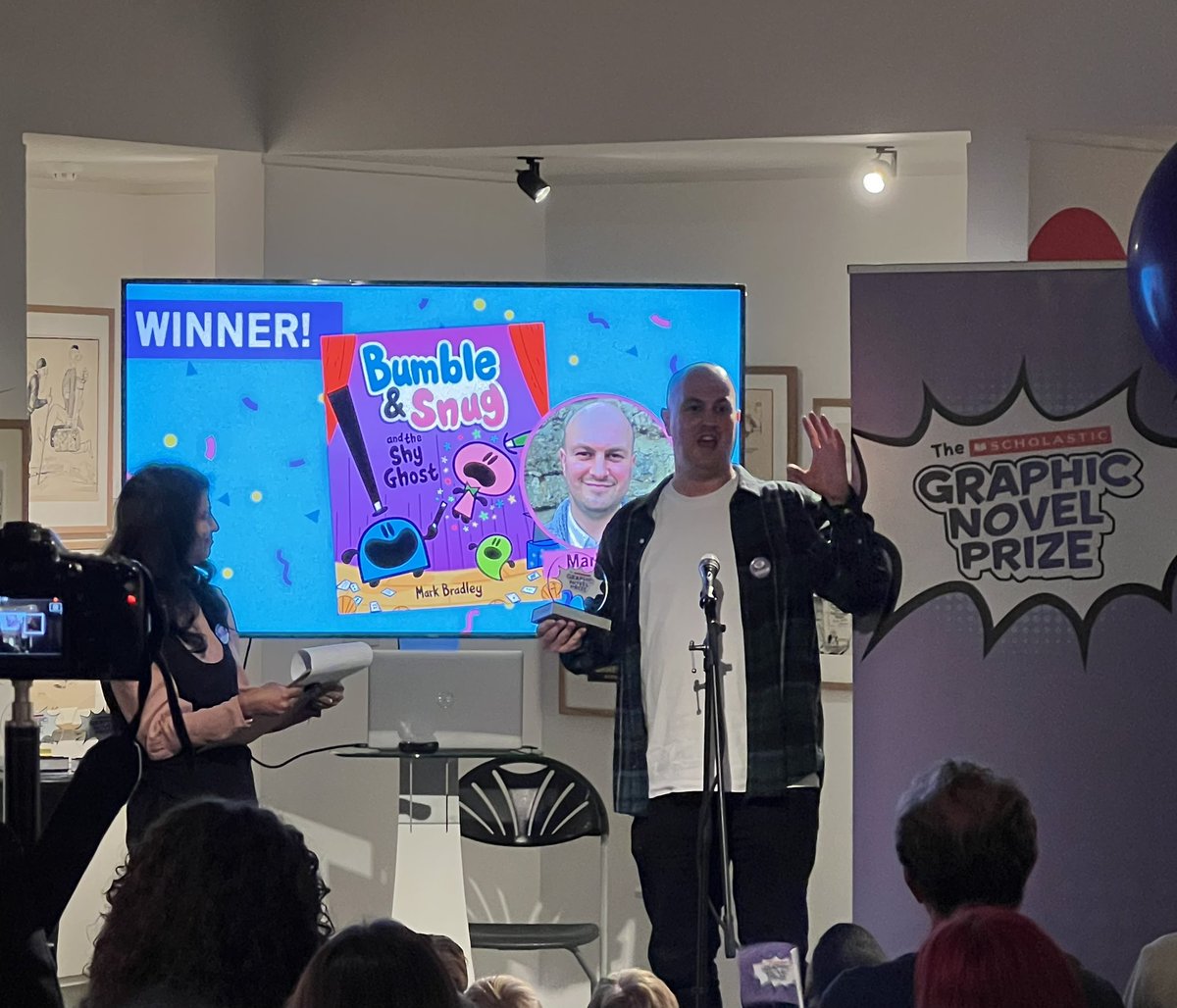 So much love for graphic novels in the room ☺️  
#graphicnovelprize