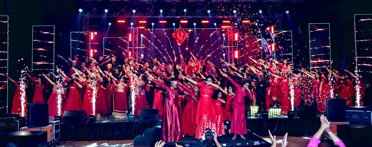 ShashiTharoor's tweet photo. Wonderful to see 1000 engineers and their families gathered in Kuwait for a joyous celebration. Expatriate Indians, especially from Kerala, have done so much to build Kuwait and thrive amid its prosperity. https://t.co/aqb7IlF7CA