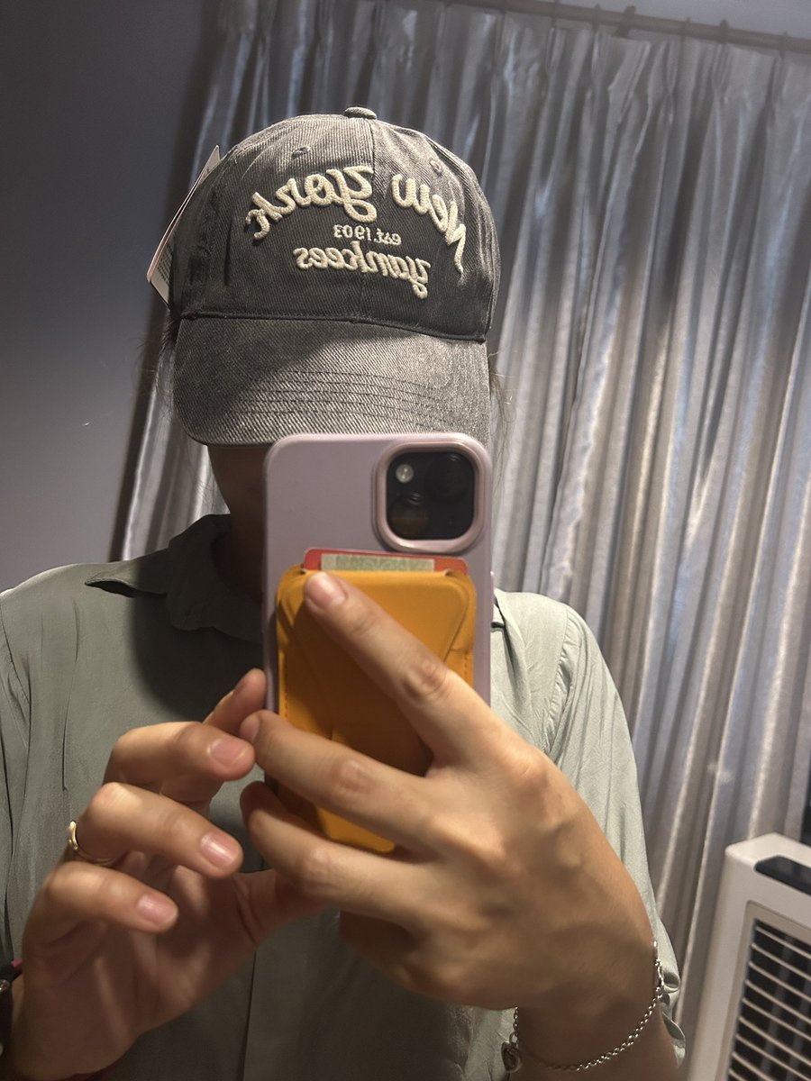 Cleoisthequeen's tweet photo. ที่ไทยไม่มีก็พรีจากเกาหลีไปเลยจ้า 😂😂😂😂 #mlbcap #ปณิดา https://t.co/Qb3l9A5UrO