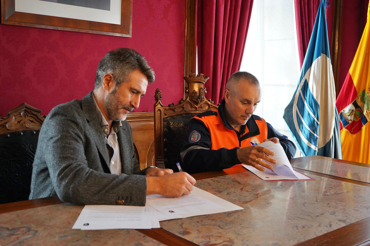 🚨Renovamos o convenio con <a href="/pcvilagarcia/">Protección Civil Vilagarcía</a> para colaborar na seguridade da cidadanía

👉Nos últimos anos incrementamos un 62% a colaboración ata os 65.000€

👏Agradecidos polo traballo que realizan os máis de 30 voluntarios e voluntarias