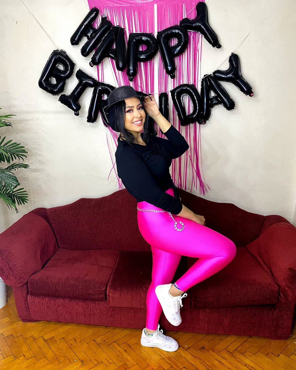 معلش ممكن تلفي؟
could you please turn around?

#محجبات #حجاب #REWTEET #hijab #Sexy #Sex #turban #feet #Fetish #girl #heels #highheels #arab 📷