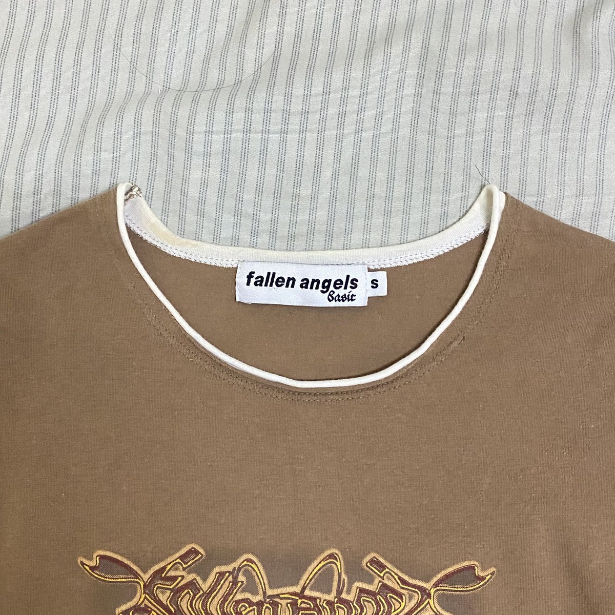 lemonstuff12's tweet photo. 🍥 fallenangels 🍥
size s ปล.มีตำหนิเหลืองตรงคอเสื้อ รัดรูปเสวสุดๆจริง ขอคนรับได้ 280 รส. ! https://t.co/DtVq8kJD8j