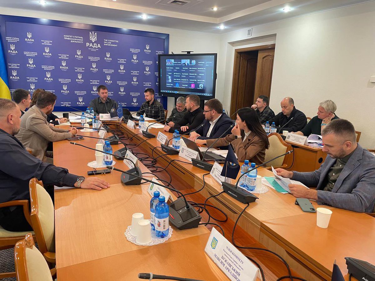 🤬 Дмитрук сьогодні голосував на засіданні комітету з питань правоохоронної діяльності. 

Нардеп-втікач підключився до голосування онлайн, - підтверджують наші джерела. Комітет розглядав зокрема, нову версію законопроєкту про угоду зі слідством. Нагадаємо, в цьому законопроєкті