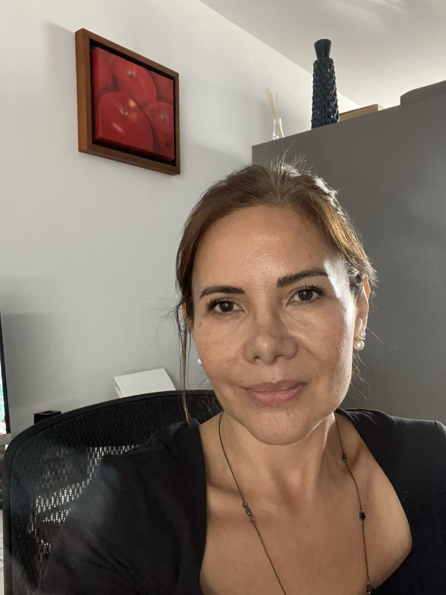 DORISESCOBEDO's tweet photo. @ReginadelC Hola, soy Doris, tengo 50 años y una nariz chueca. https://t.co/QKmw6z3QB0