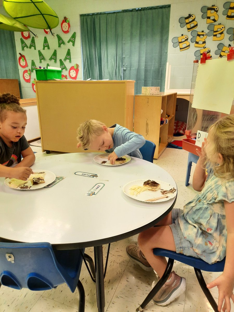 cortazar_lisa's tweet photo. "E" is for eclair. Our take on eclair cake! #WeAreCUCPS #ccesdukes #cookinginPreK https://t.co/TVQpwmtSeX