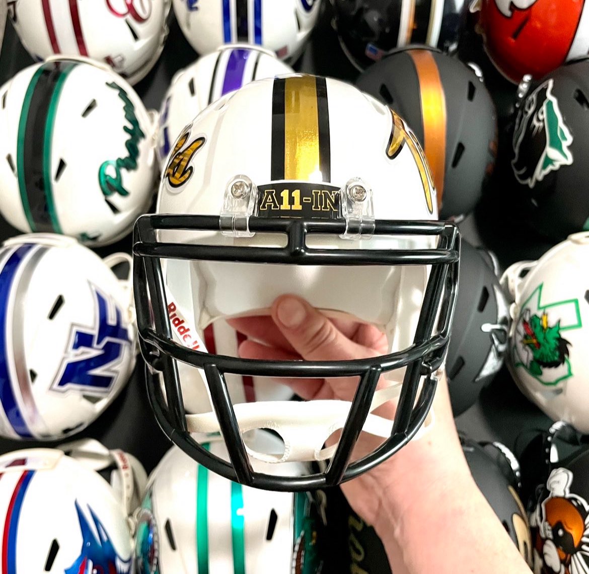 AuDesigns's tweet image. Turn this season’s memories into something lasting. Customize a MINI helmet to remember every tackle, touchdown, and victory. Mini helmets are perfect for awards and end of season banquets. Let Au help get you started. #Au #CustomizeYourLegacy #MiniHelmets