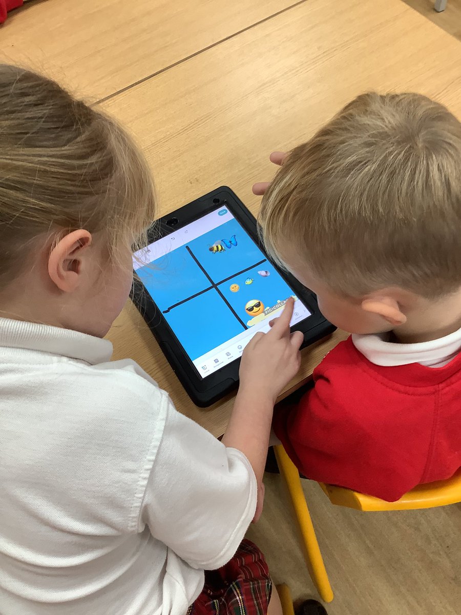 Class1Aspull's tweet image. We have had lots of fun this afternoon in computing making our own emoji seasons #acpscomputing 💻😁