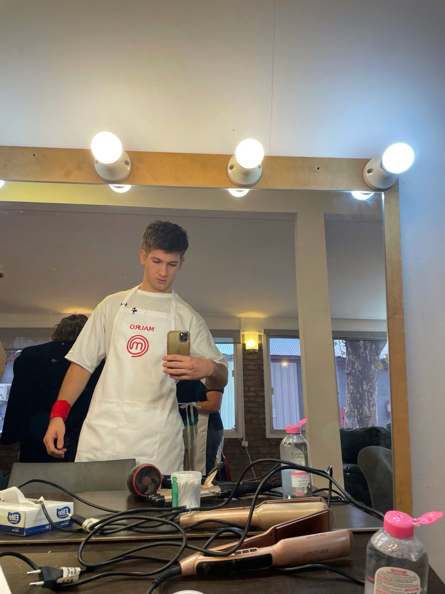 #Nadiedicenada en las mismas que Nachito! Pero en vez de bakeoff ,grabando masterchef. Siempre bancándolos !