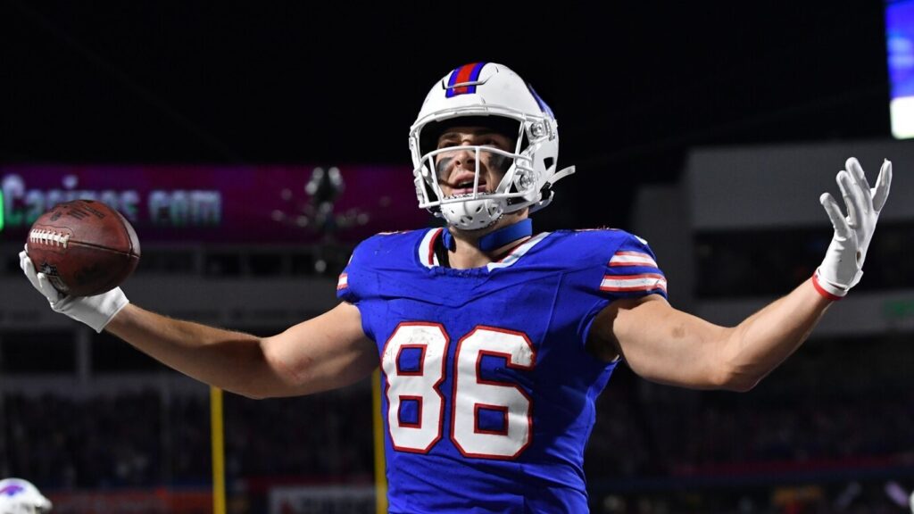 We are pleased to add <a href="/FansAuthentic/">Fanatics Authentic</a> exclusive athlete Dalton Kincaid to the Batavia Sports Card Expo lineup <a href="/BataviaDowns/">Batavia Downs Gaming & Hotel</a> on Fri, Nov 1.  PLEASE NOTE:Mr. Kincaid will not sign unlicensed merchandise.  Exact signing times to be announced at a later date.  Legendsandstars.net