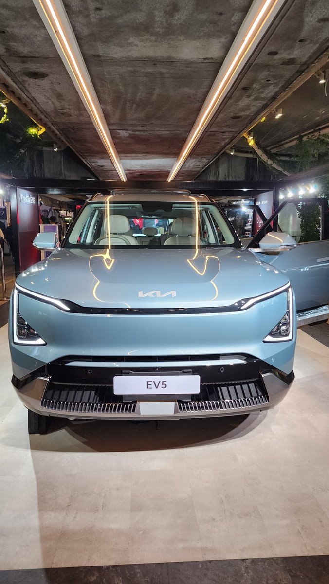 KhWJeFF's tweet photo. อยากไปงาน Make A Bold Move with The Kia EV5 เพราะ เดือนนี้ พิเศษ เป้นเดือนเกิด อยากไปเจอ คนพิเศษ คนที่ทำให้ คนไม่ชอบดูคอนเสิร์ต ออกจาก safe zone ไปดูคอนของคุณเค้า ไปช่วยคุณเค้าร้องเพลง ไปแต่งตัวสวยๆ ให้คุณเค้าดู 💓

#ไม่กล้าไม่เกิดChallenge #MakeABoldMove 
#TheKiaEV5 https://t.co/r8TKwwAIz6