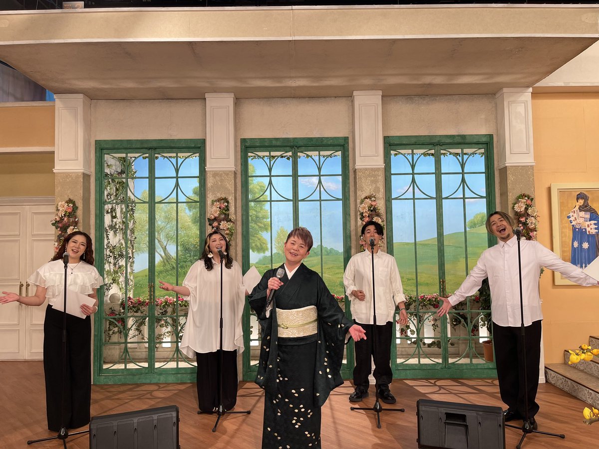 bowcanshakayooo's tweet photo. 10月7日徹子の部屋💐🤍
島津亜矢さんのバックで歌わせて頂きました！

Amazing Grace アカペラver.
今回も島津亜矢さん、の力強く透き通った歌声に震えました！

歌が歌えることに
感謝！！！🙏✨️

#徹子の部屋
#島津亜矢 https://t.co/1j0uw3hriJ