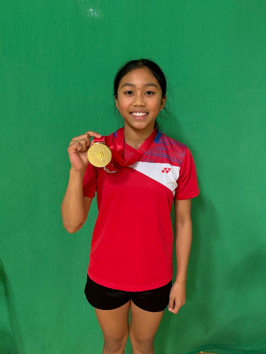 Huge congratulations to Mutiara who has won the national tournament for Under 17 gold in Essex. Muitara competed with some of the best under 17 badminton players and it is the first time someone so young as won the U17 gold. 👏🏸🥇