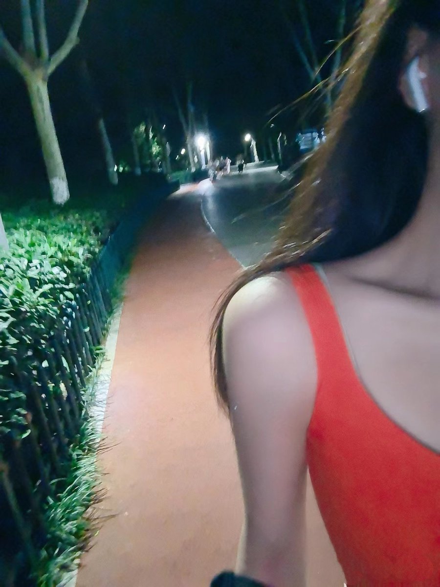 我爱运动，
夜跑10公里
汗流浃背的感觉
真的，太﹏﹏﹏？ https://t.co/VwPi1ikkc6