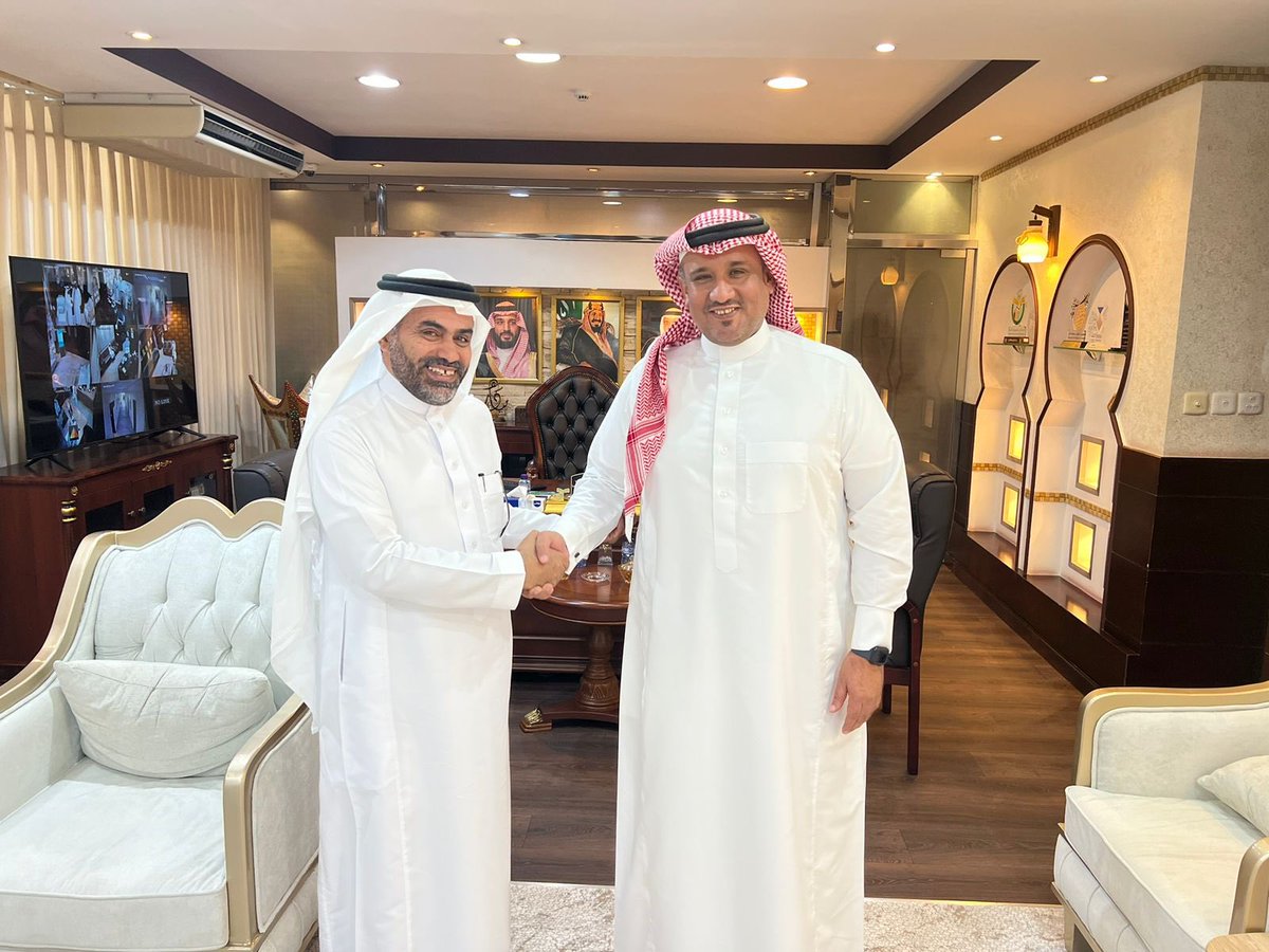 omaralghamdi3's tweet photo. يسرني باسم منسوبي ومنسوبات تعليم  حائل و كافة الطلاب والطالبات أن أقدم لأخي الكريم سعادة الدكتور منذر بن عبد الله البليهد @Monther66 جزيل الشكر ووافر التقدير وعظيم الامتنان لما قدمه من عطاءات بناءة ونجاحات متميزة  ودوره الرائد في تقدم مسيرة التعليم بالمنطقة، سائلا الله تعالى أن يجعل ما قدمه لخدمة دينه ووطنه وقيادته في ميزان حسناته وأن يمده بدوام التوفيق وبموفور الصحة والسعادة.