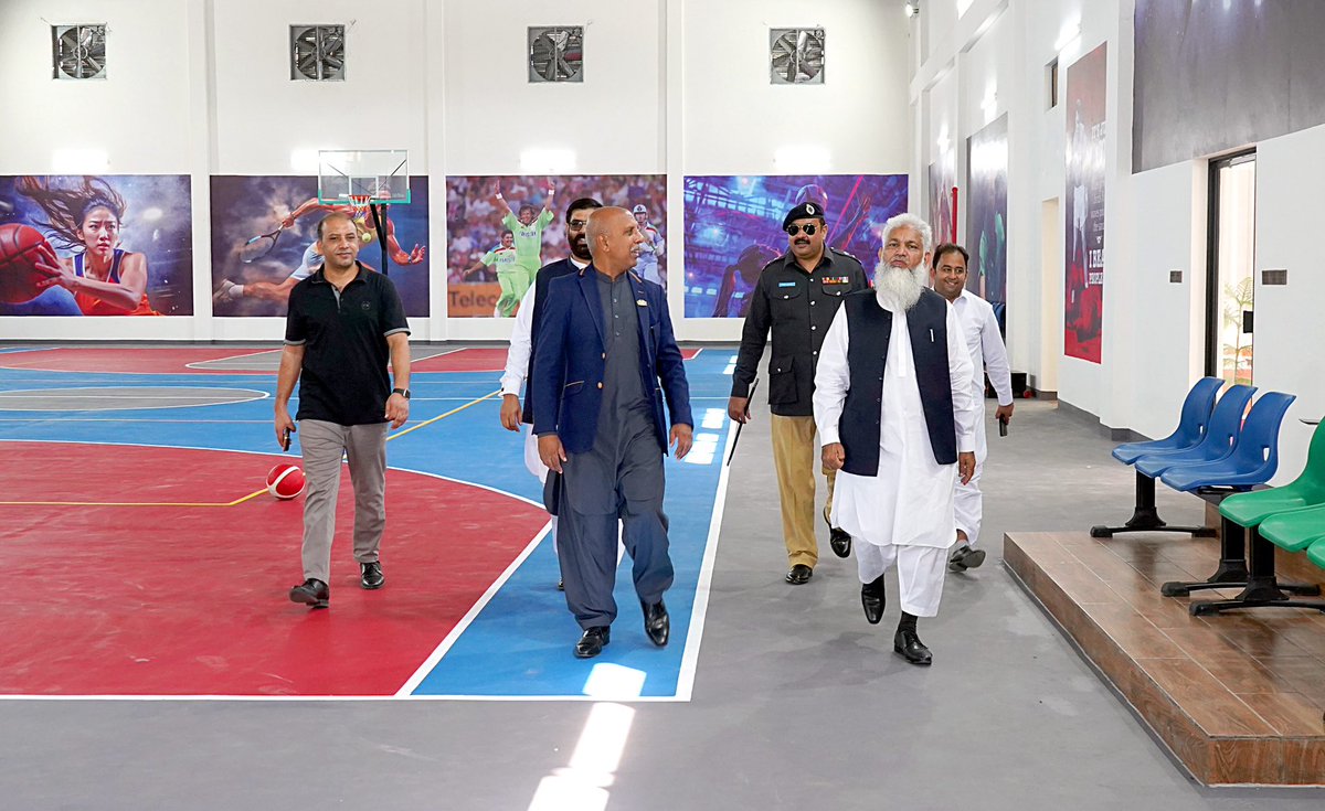 SDK_CD's tweet image. Commissioner Division Mirpur Ch Mukhtar Hussain, Deputy Commissioner Mirpur Yasir Riaz, and ASP Aamir Nawabi visited the Kashmir Orphans Relief Trust to tour its various departments. 

They praised the vital support and care provided to children affected by the 2005 earthquake.