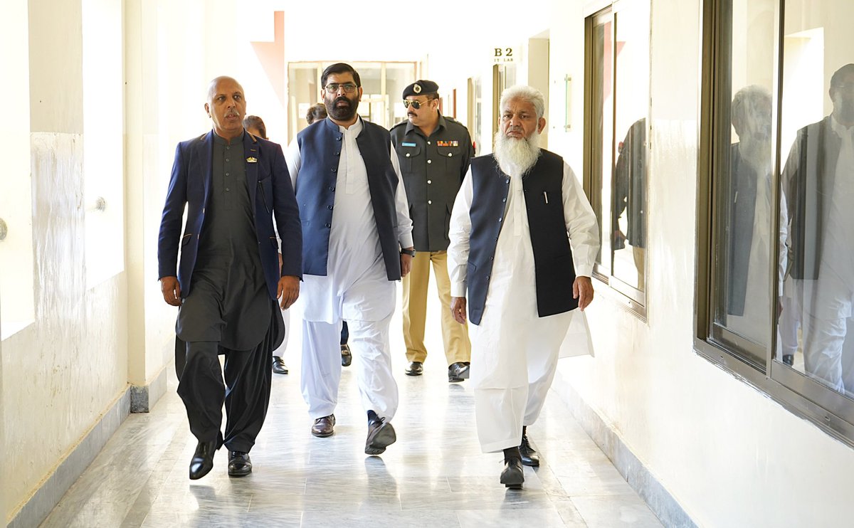 SDK_CD's tweet image. Commissioner Division Mirpur Ch Mukhtar Hussain, Deputy Commissioner Mirpur Yasir Riaz, and ASP Aamir Nawabi visited the Kashmir Orphans Relief Trust to tour its various departments. 

They praised the vital support and care provided to children affected by the 2005 earthquake.