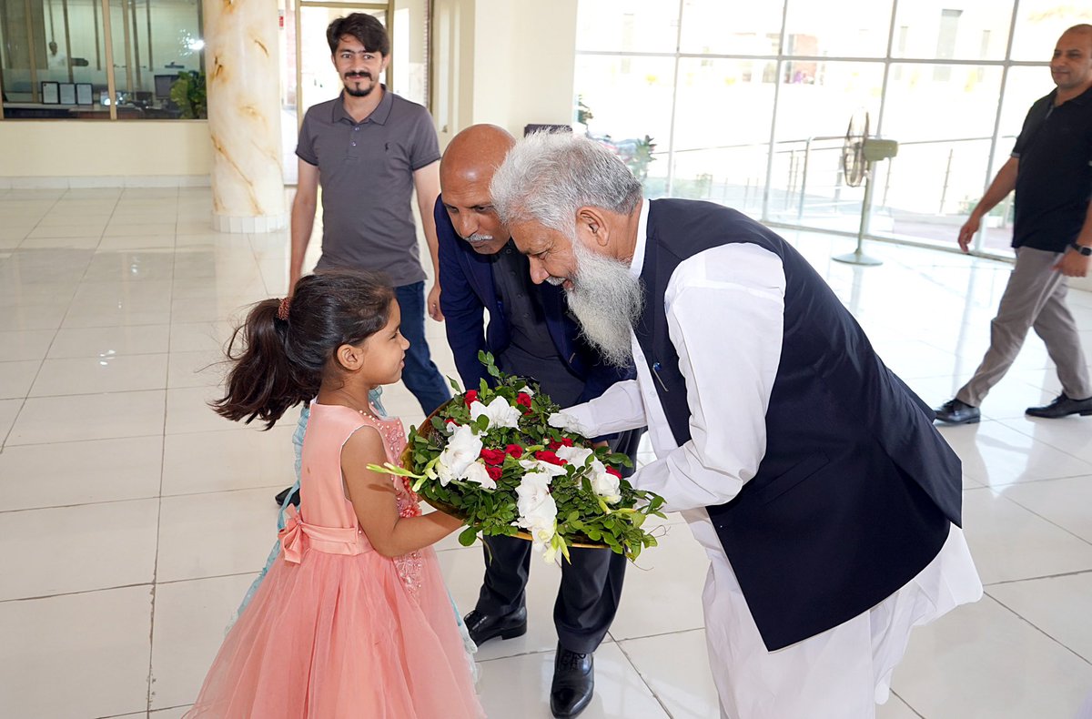 SDK_CD's tweet image. Commissioner Division Mirpur Ch Mukhtar Hussain, Deputy Commissioner Mirpur Yasir Riaz, and ASP Aamir Nawabi visited the Kashmir Orphans Relief Trust to tour its various departments. 

They praised the vital support and care provided to children affected by the 2005 earthquake.