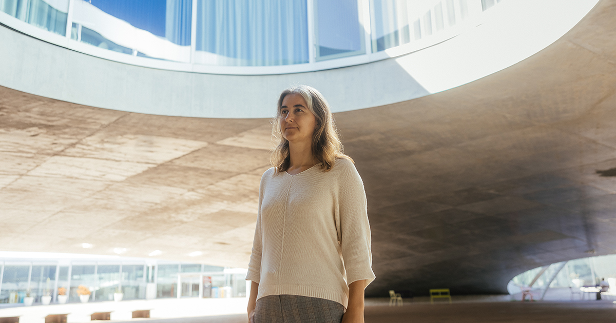 The critical point at which a machine learning model can quickly solve a problem is a kind of phase transition, similar to the moment when water molecules snap into place and form ice. Lenka Zdeborová studies these algorithmic phase transitions. 

In an interview with