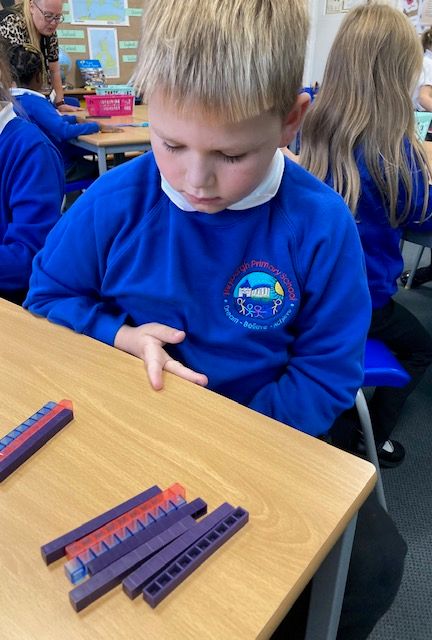 🔢 This week, Year 2 have been using their number bonds to 10, in order to help them with their number bonds to 100! They also used the diennes to show the link between them. 

Well done everyone! 😊👏

#WeWorkHard