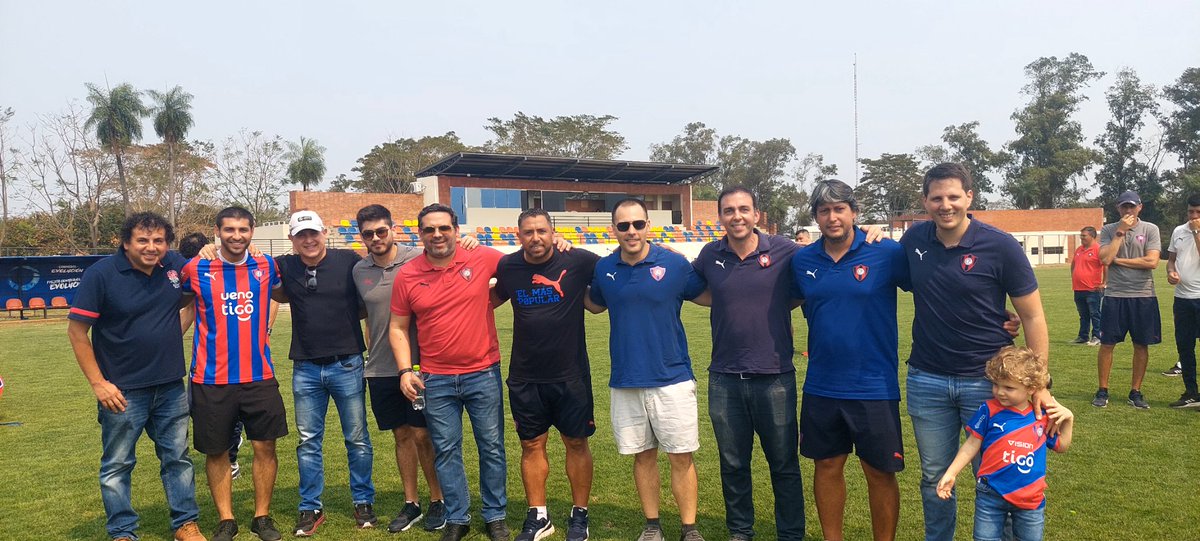 Danymacica's tweet photo. El sábado de mañana tuve la oportunidad de estar en el partido donde la Juvenil se consagró campeón y le da el derecho de jugar la Copa Libertadores en el 2025.
Este equipo tiene como DT a Jorge Achucarro, quien llevó a cabo un trabajo extraordinario junto a su Cpo Técnico y varias personas que en silencio aportan muchísimo en las inferiores. 
"Feliz de lograr este campeonato en el club que amo"
🔵🔴💪🏻🇵🇾
@TribunAzulgrana @1330am