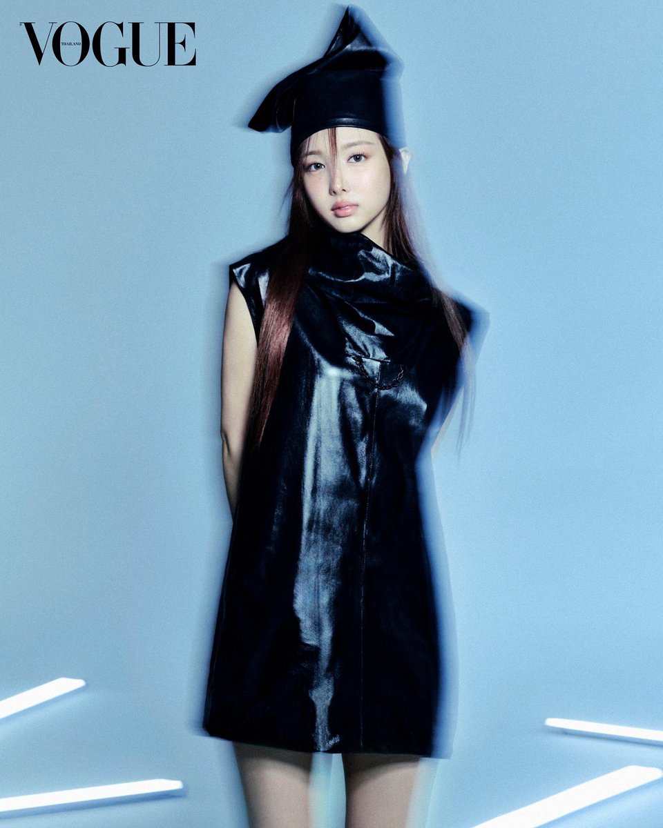 VogueThailand's tweet photo. #VogueThailandOctober2024 “อะไรเป็นแรงบันดาลใจให้คุณก้าวเข้ามาเป็นศิลปิน และจุดไหนที่คุณรู้สึกว่าได้ทําความฝันสําเร็จแล้ว”
.
Nayeon: ฉันเป็นคนชอบฟังเพลงมาตั้งแต่เด็ก ศิลปินเกาหลีรุ่นก่อนๆ หลายคนค่อนข้างมีอิทธิพลกับฉัน เมื่อมองย้อนกลับไป ฉันพบว่าการร้องเพลงและเต้นไปรอบๆ บ้านตอนฉันยังเด็กนั้น ส่งอิทธิพลกับการเป็นฉันในวันนี้อย่างมาก
.
เตรียมติดตามแฟชั่นเซ็ตเต็มและบทสัมภาษณ์ของนายอนได้ในนิตยสารโว้กประเทศไทยฉบับเดือนตุลาคม 2024 วางแผงทั่วประเทศเร็วๆ นี้ #VogueTHxNayeon
.
ช่างภาพ: MOK JUNGWOOK 
สไตลิสต์: OH SOYUL @_soyulll
นางแบบ: Nayeon วง TWICE 
แต่งหน้า: Wonjungyo @ Bit & Boot 
ทําผม: Lee Iljung 
ผู้ช่วยทําผม: Park Yesol
ช่างวิดีโอ: Lee Jinuk 
ผู้ช่วยช่างวิดีโอ: Jeon Yunjin และ Lee Soonjoon
ดําเนินงาน: Kelly Suh 
ผู้ช่วยดําเนินงาน: Indigo Choi
โปรดักชั่น: a_project 
อํานวยการผลิต: กุลวิทย์ เลาสุขศรี