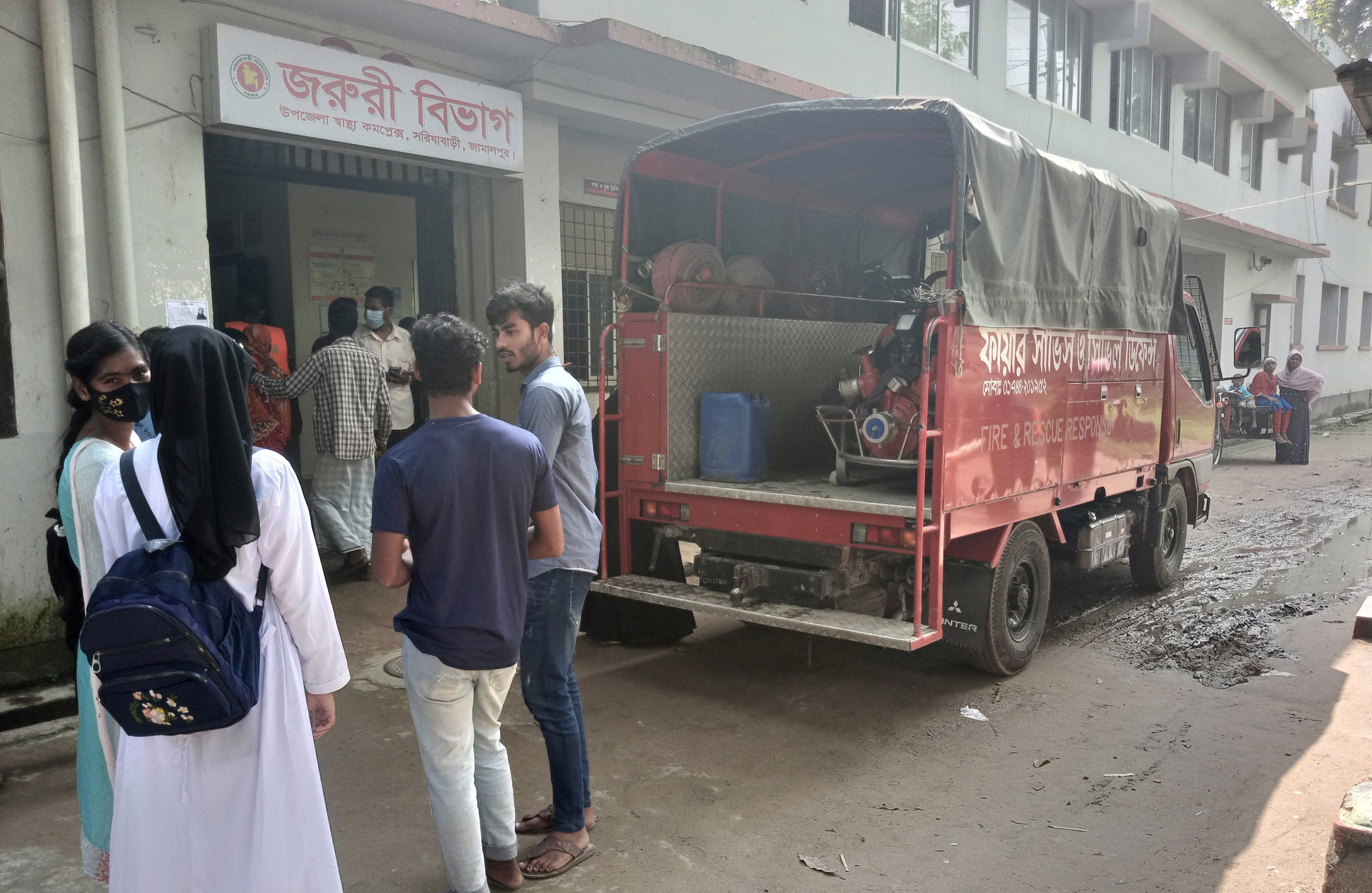 সরিষাবাড়ীতে সাঁতার প্রতিযোগীতায় অংশ নিয়ে পানিতেই জ্ঞান হারালো শিক্ষার্থী