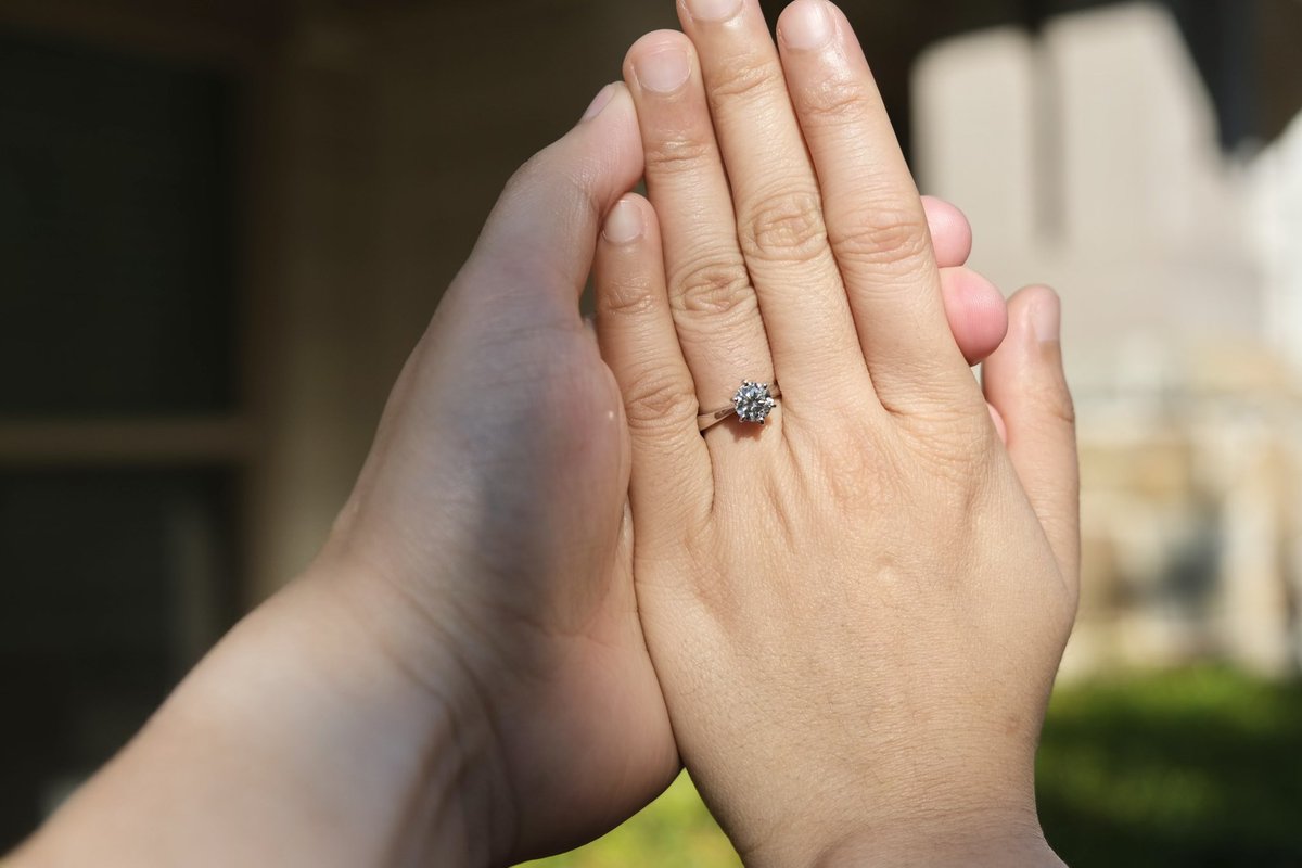 ddmendozaaa's tweet photo. 💍🤍 https://t.co/wfsfAs4bTy